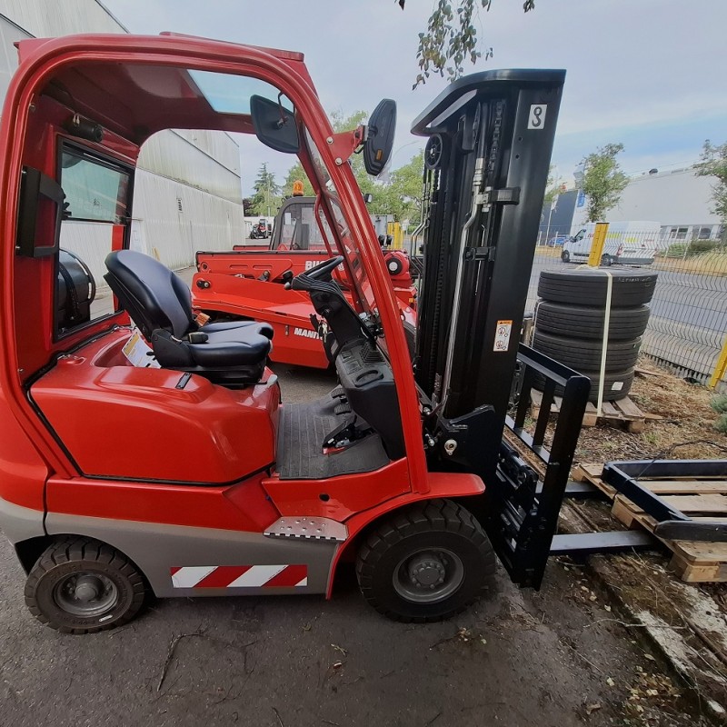 Chariot à mât Manitou MI15G