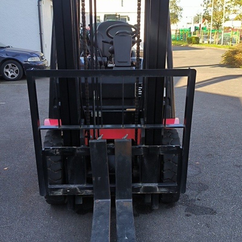 Masted forklift truck Manitou MI 25 G ST5