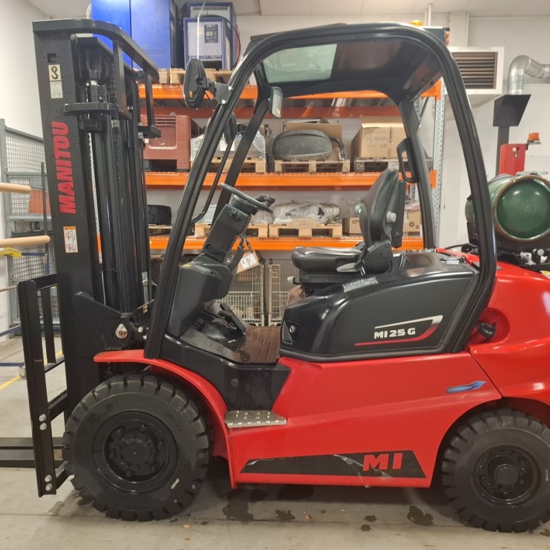 Chariot à mât Manitou MI25G