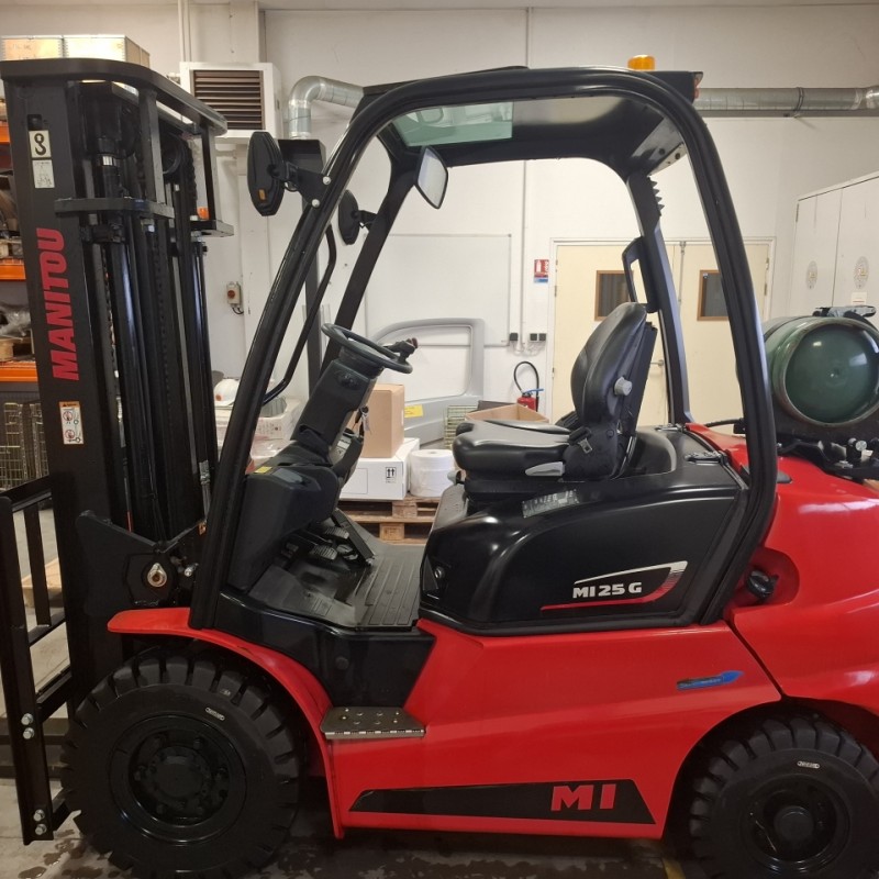 Chariot à mât Manitou MI25G