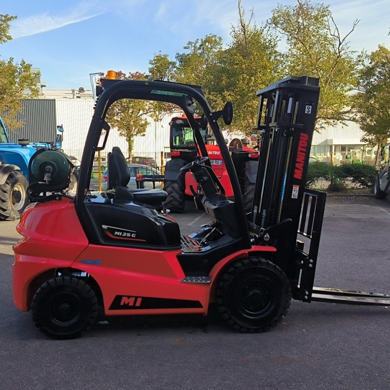 Chariot à mât Manitou MI 25 G ST5