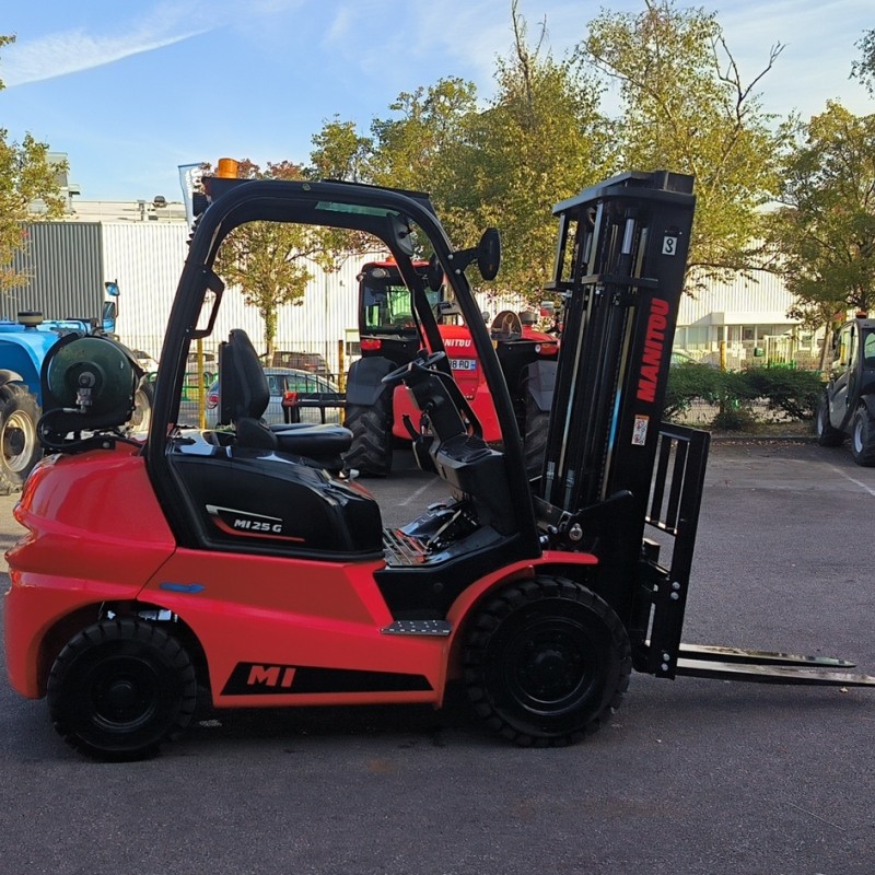 Chariot à mât Manitou MI 25 G ST5