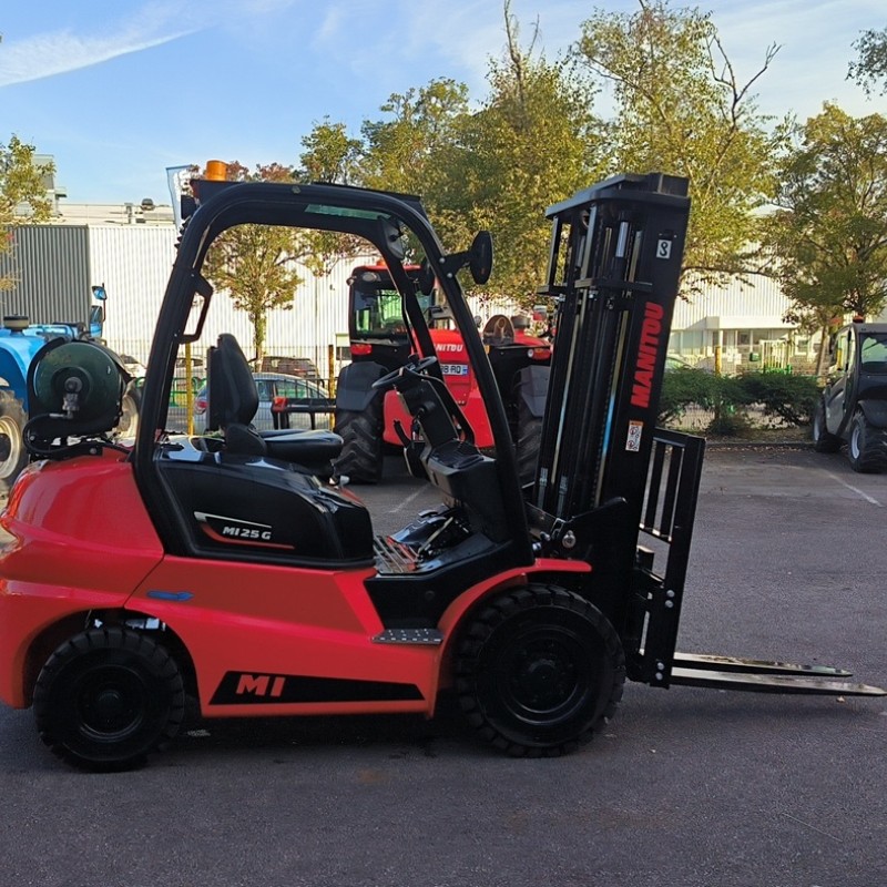Masted forklift truck Manitou MI 25 G ST5