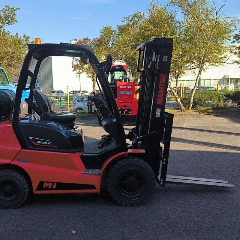 Chariot à mât Manitou MI 25 G ST5