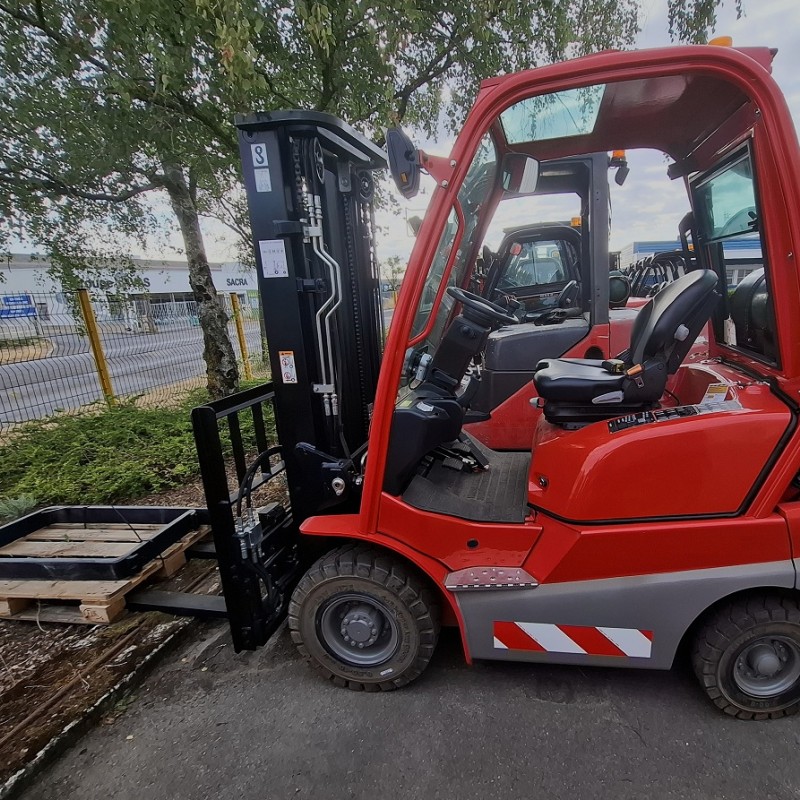 Chariot à mât Manitou MI15G