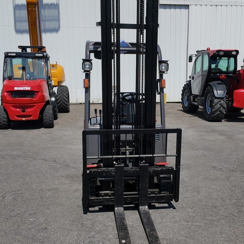 Masted forklift truck Manitou ME315
