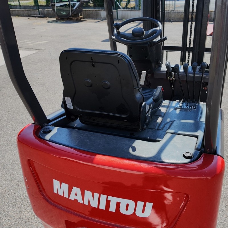 Masted forklift truck Manitou ME315
