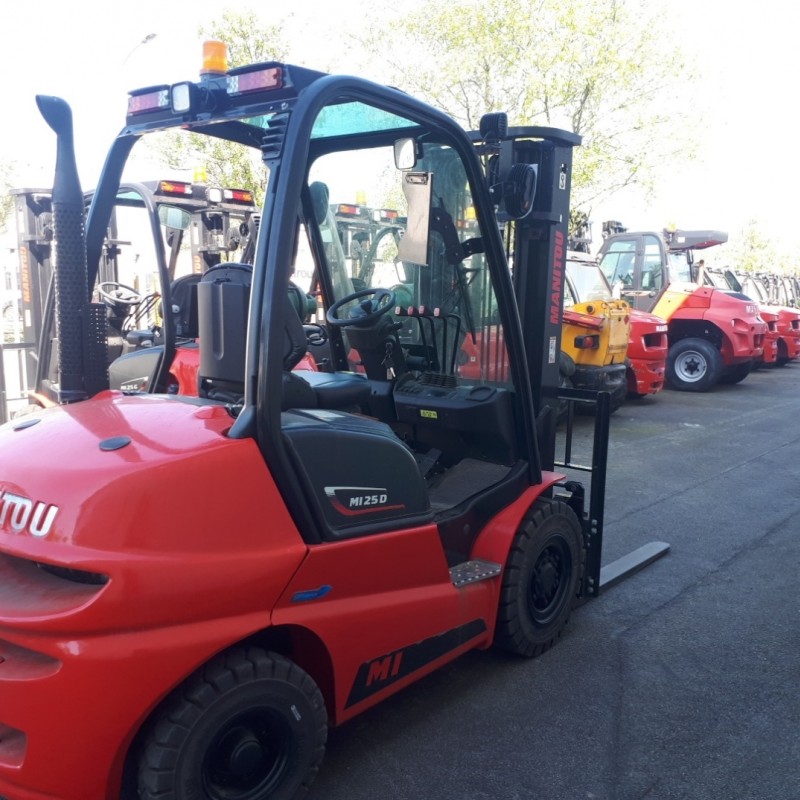 Masted forklift truck Manitou MI25D