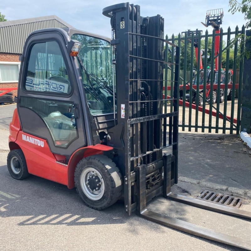 Masted forklift truck Manitou MI25D