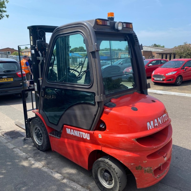 Masted forklift truck Manitou MI25D