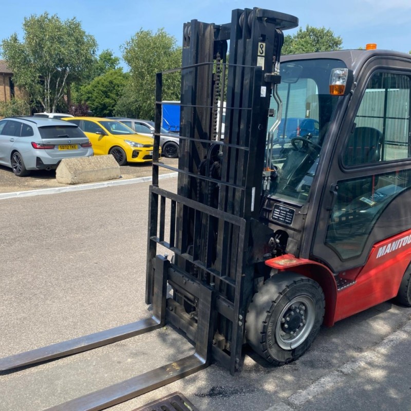 Masted forklift truck Manitou MI25D