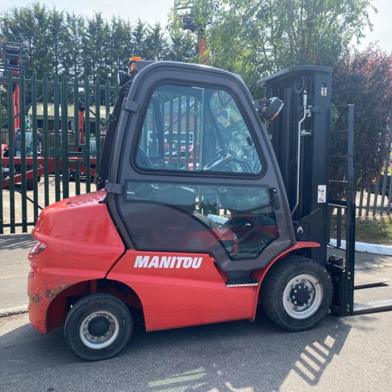 Masted forklift truck Manitou MI25D