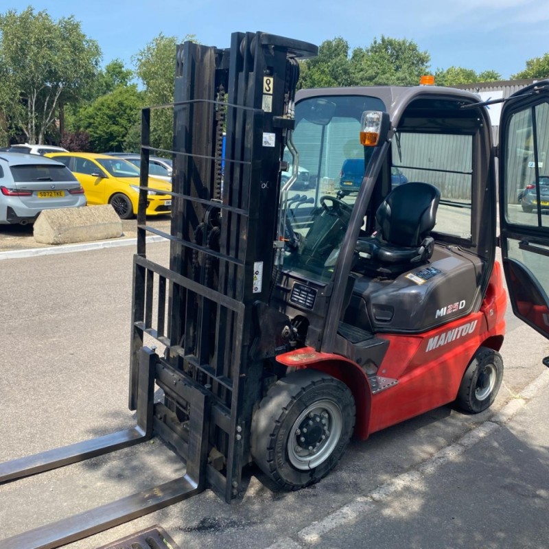 Masted forklift truck Manitou MI25D