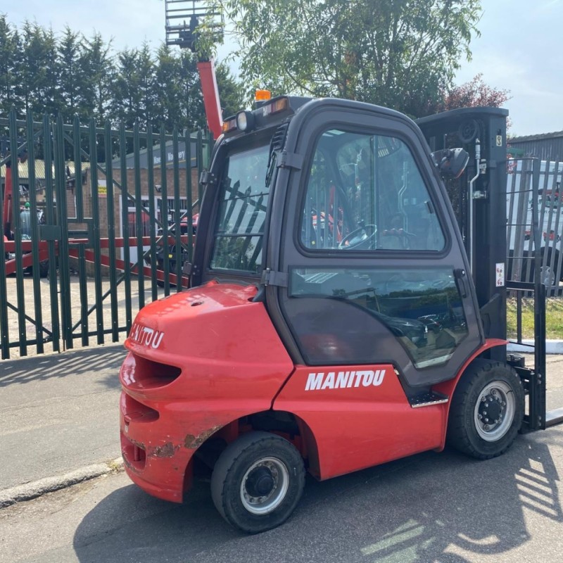 Masted forklift truck Manitou MI25D