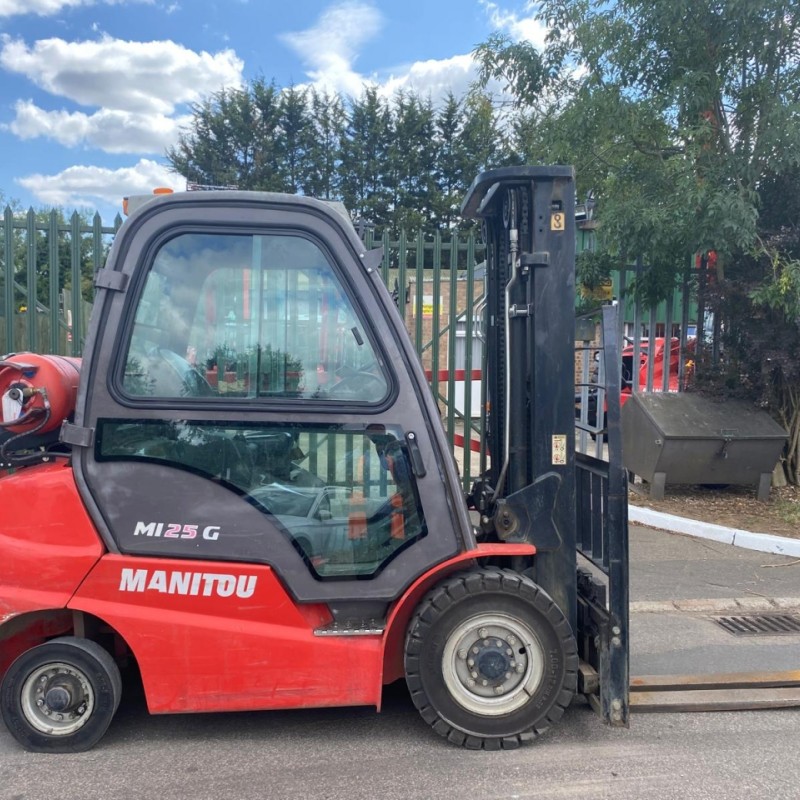 Masted forklift truck Manitou MI25G