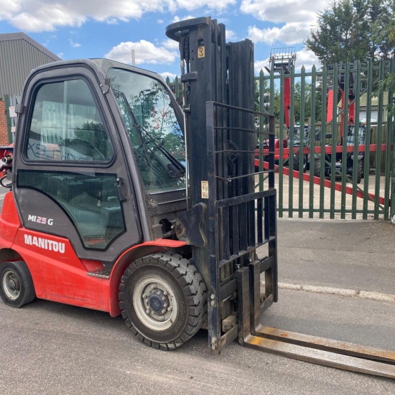 Masted forklift truck Manitou MI25G