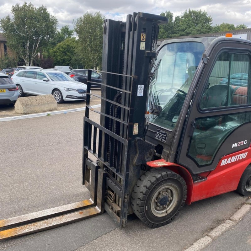 Masted forklift truck Manitou MI25G
