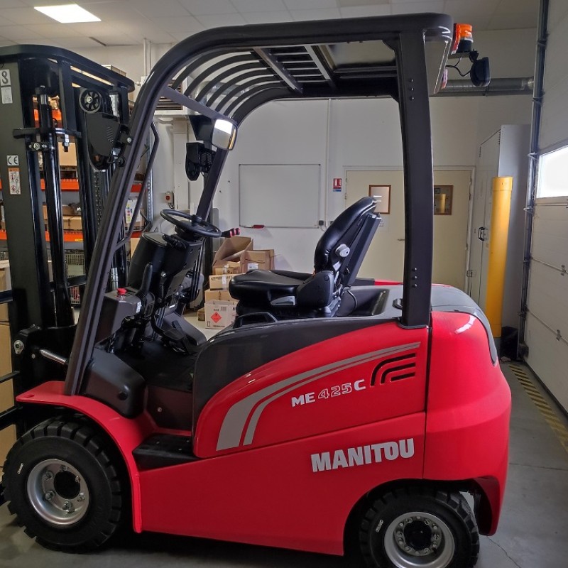 Chariot à mât Manitou ME425C