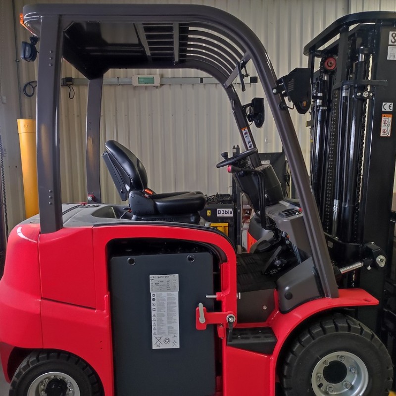 Chariot à mât Manitou ME425C