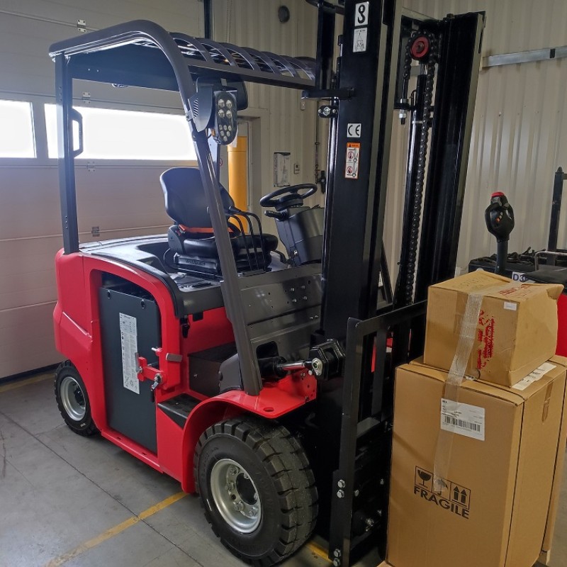 Chariot à mât Manitou ME425C