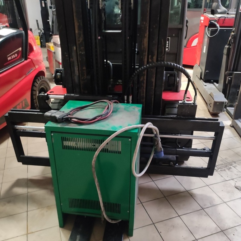 Masted forklift truck Manitou ME 435