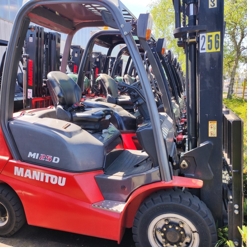 Chariot à mât Manitou MI 25 D