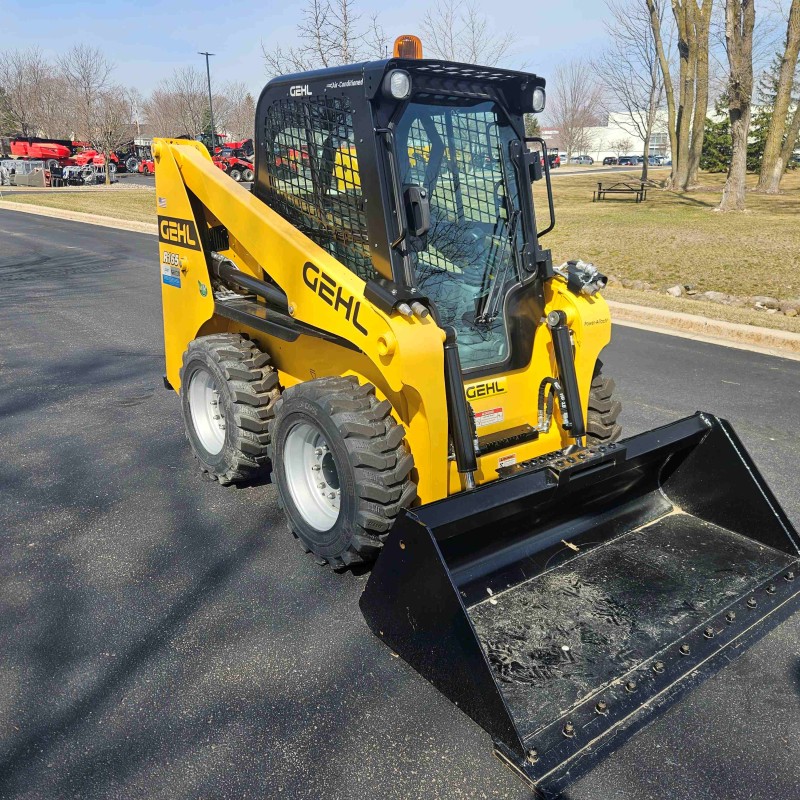 Pala caricatrice compatta Gehl R165