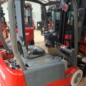 Masted forklift truck Manitou ME318