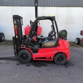 Chariot à mât Manitou MI 25 G ST5