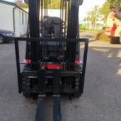 Chariot à mât Manitou MI 25 G ST5