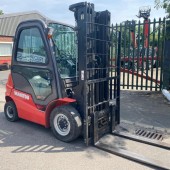 Masted forklift truck Manitou MI25D
