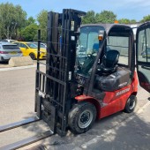 Masted forklift truck Manitou MI25D