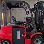 Chariot à mât Manitou ME425C