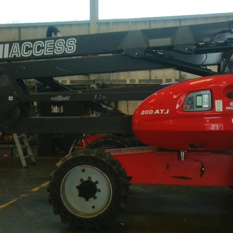 Plataforma elevadora Manitou 200 ATJ